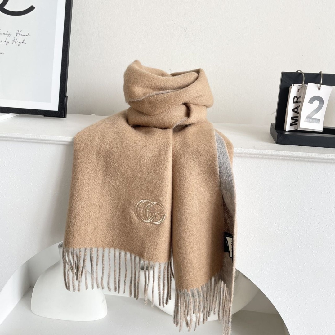 Gucci scarf