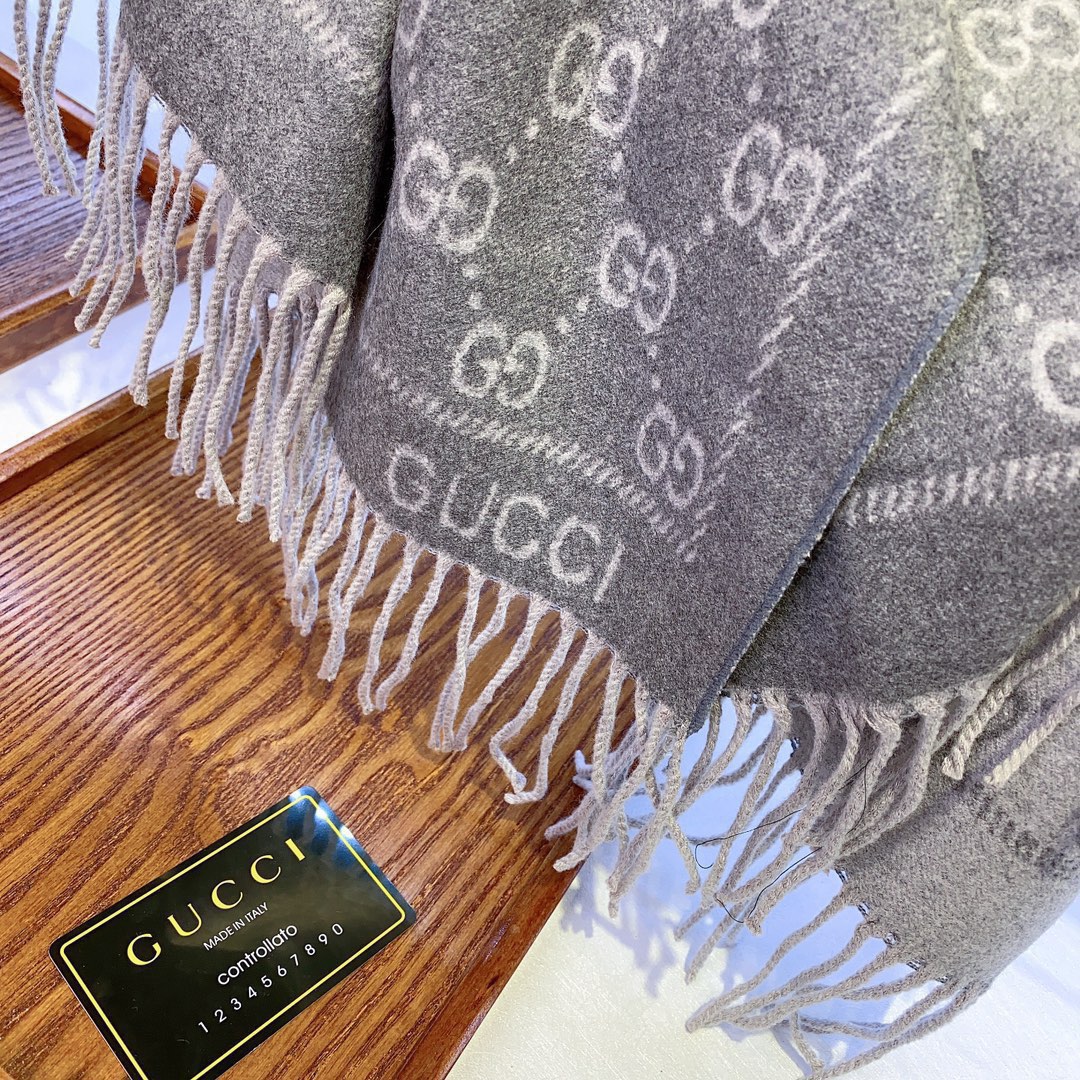 Gucci scarf