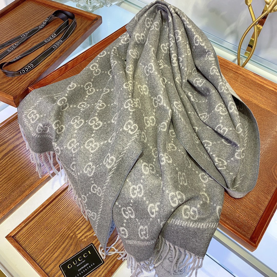 Gucci scarf