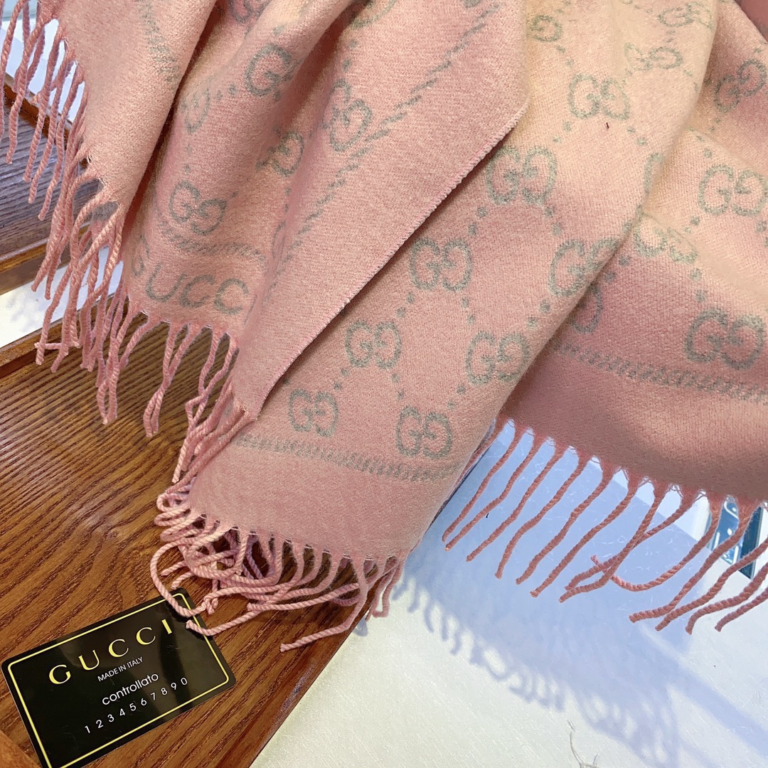 Gucci scarf