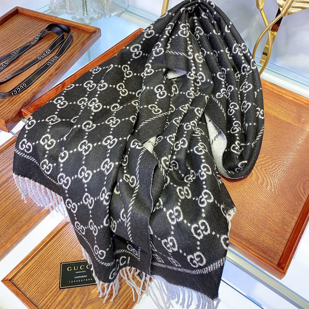 Gucci scarf