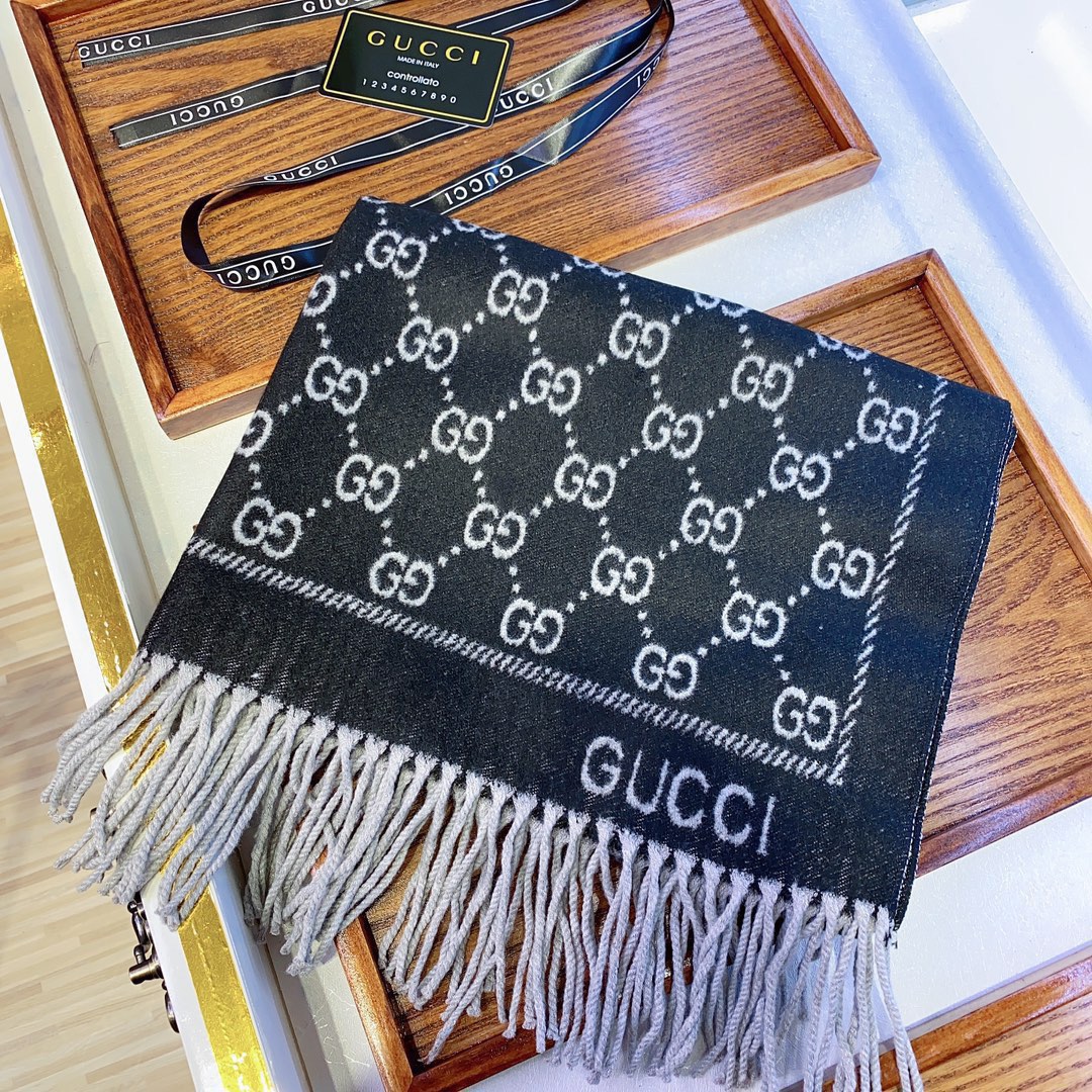 Gucci scarf