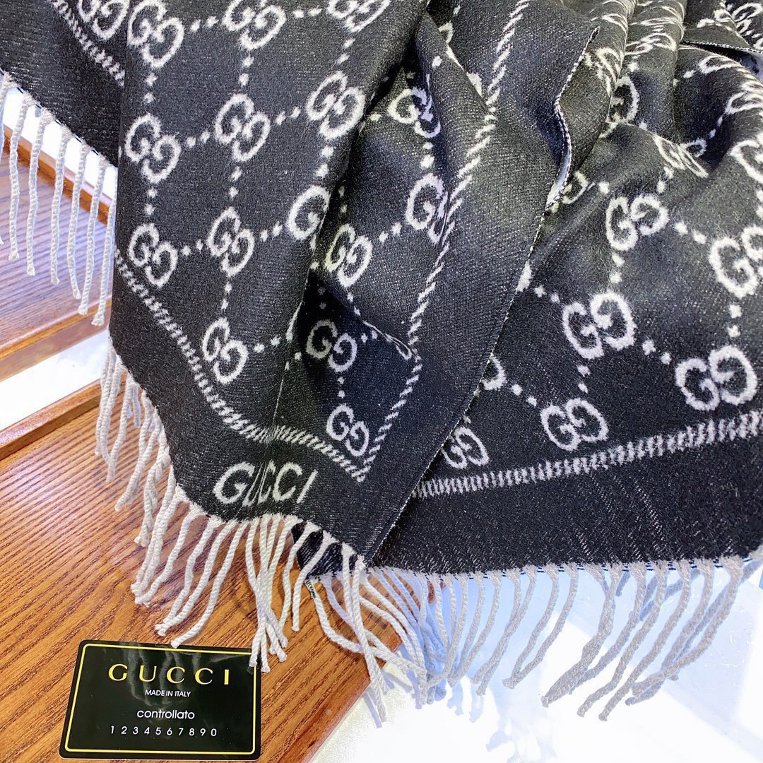 Gucci scarf