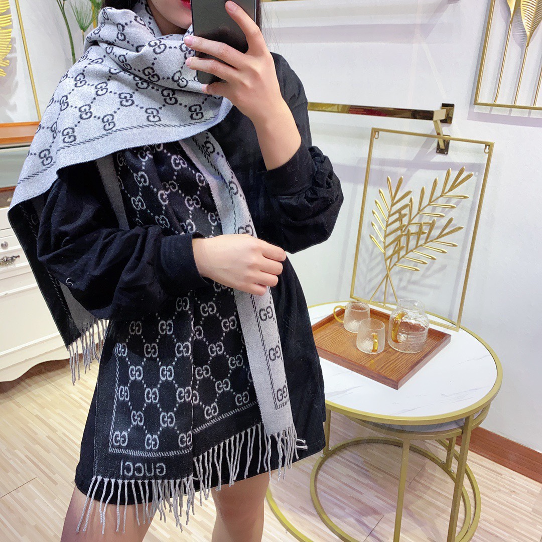 Gucci scarf