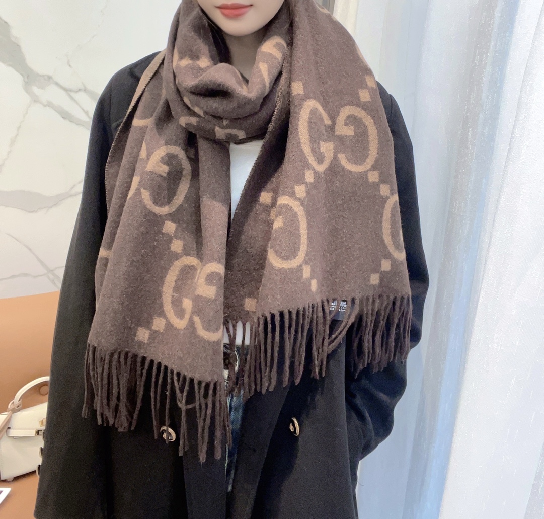 Gucci scarf