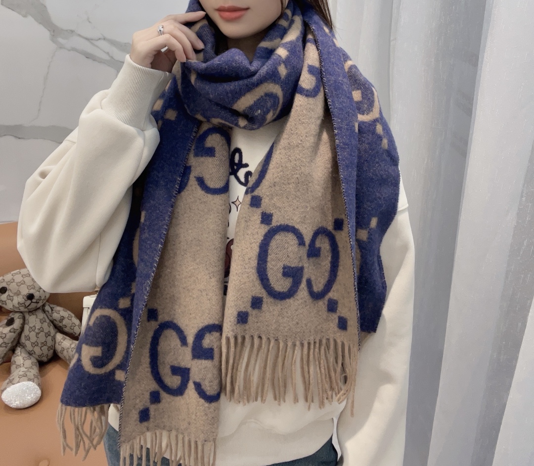 Gucci scarf