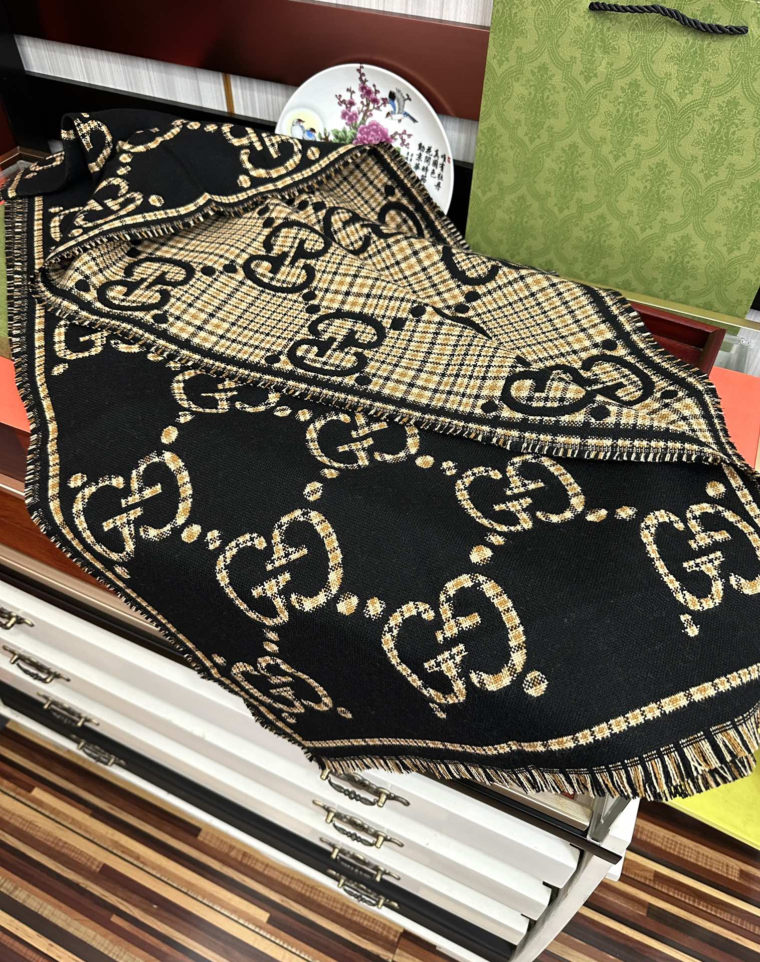 Gucci scarf
