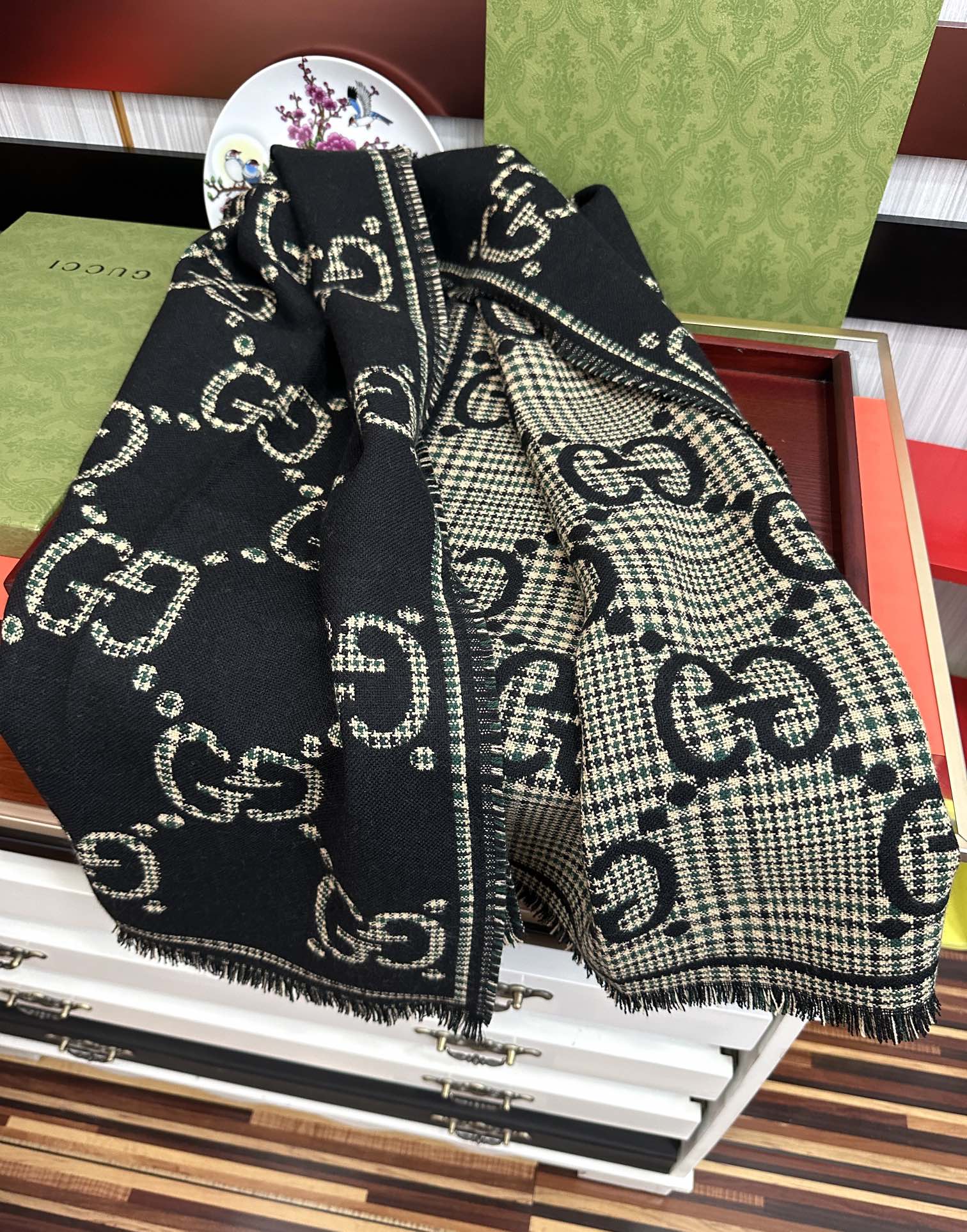 Gucci scarf