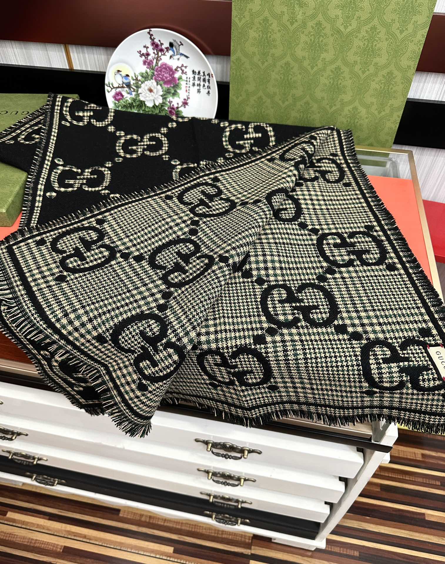 Gucci scarf