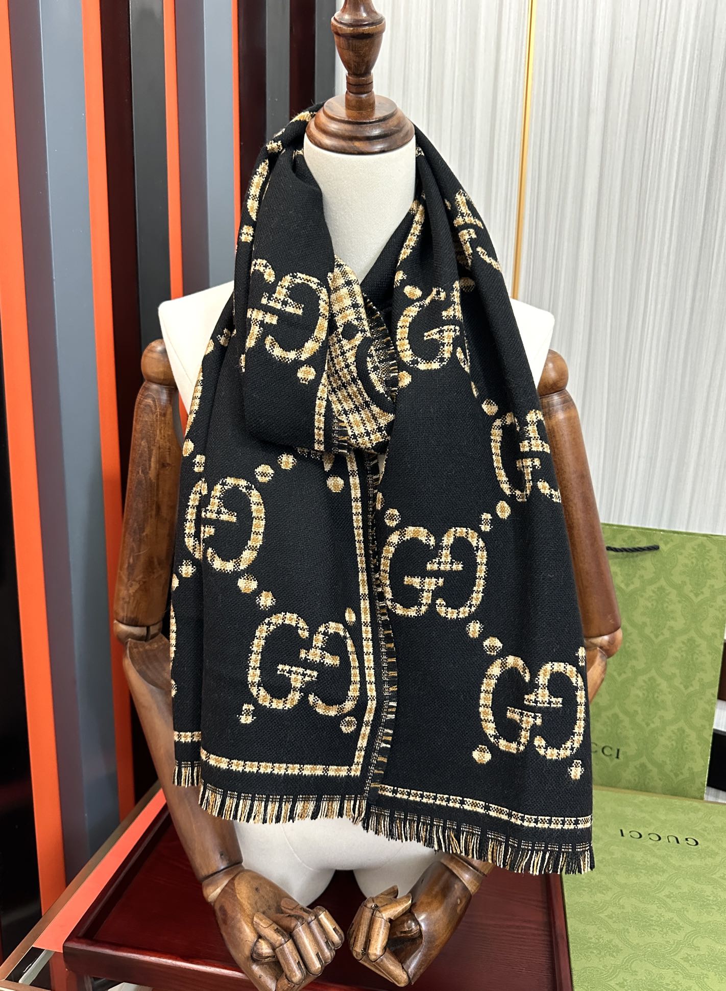 Gucci scarf