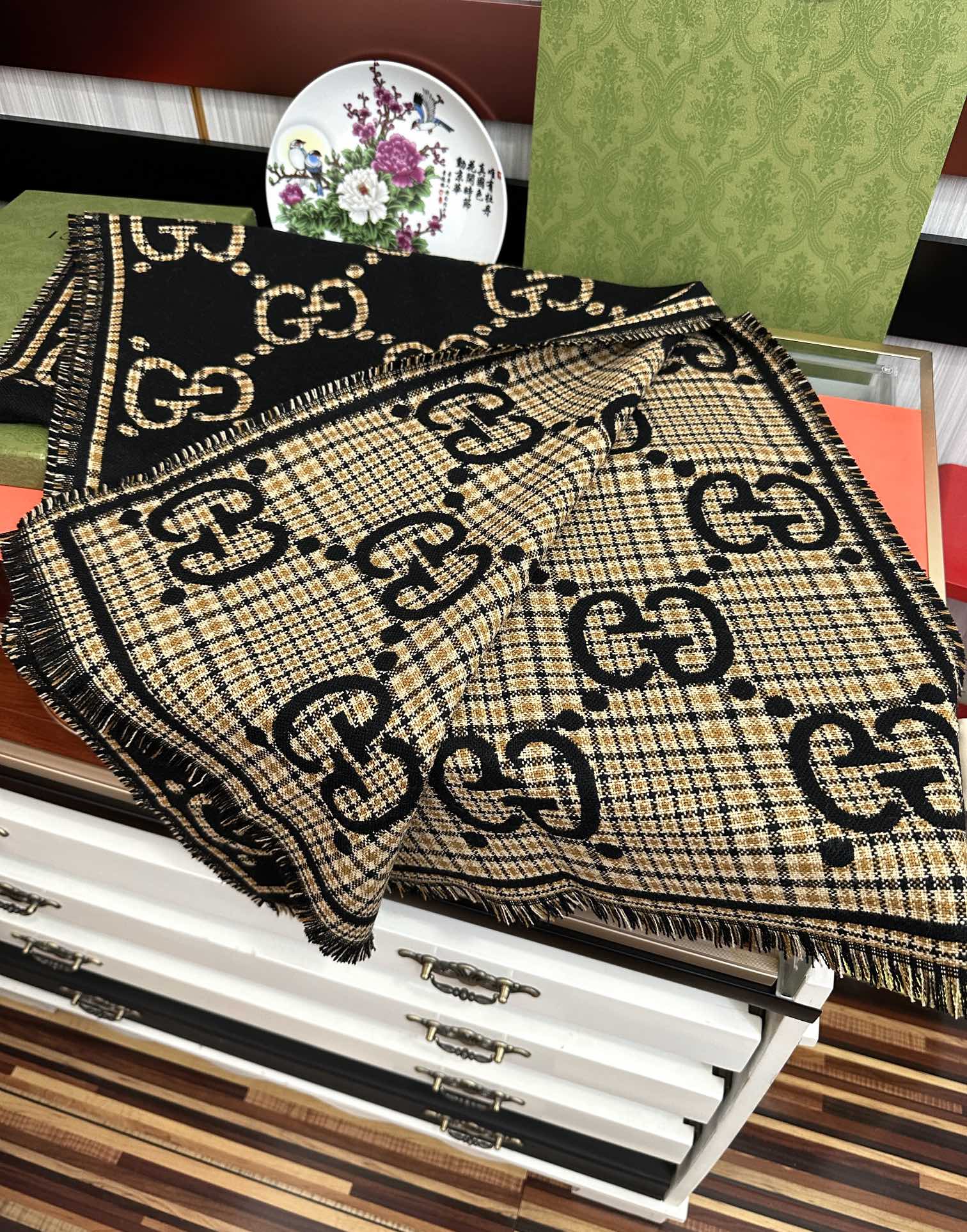 Gucci scarf