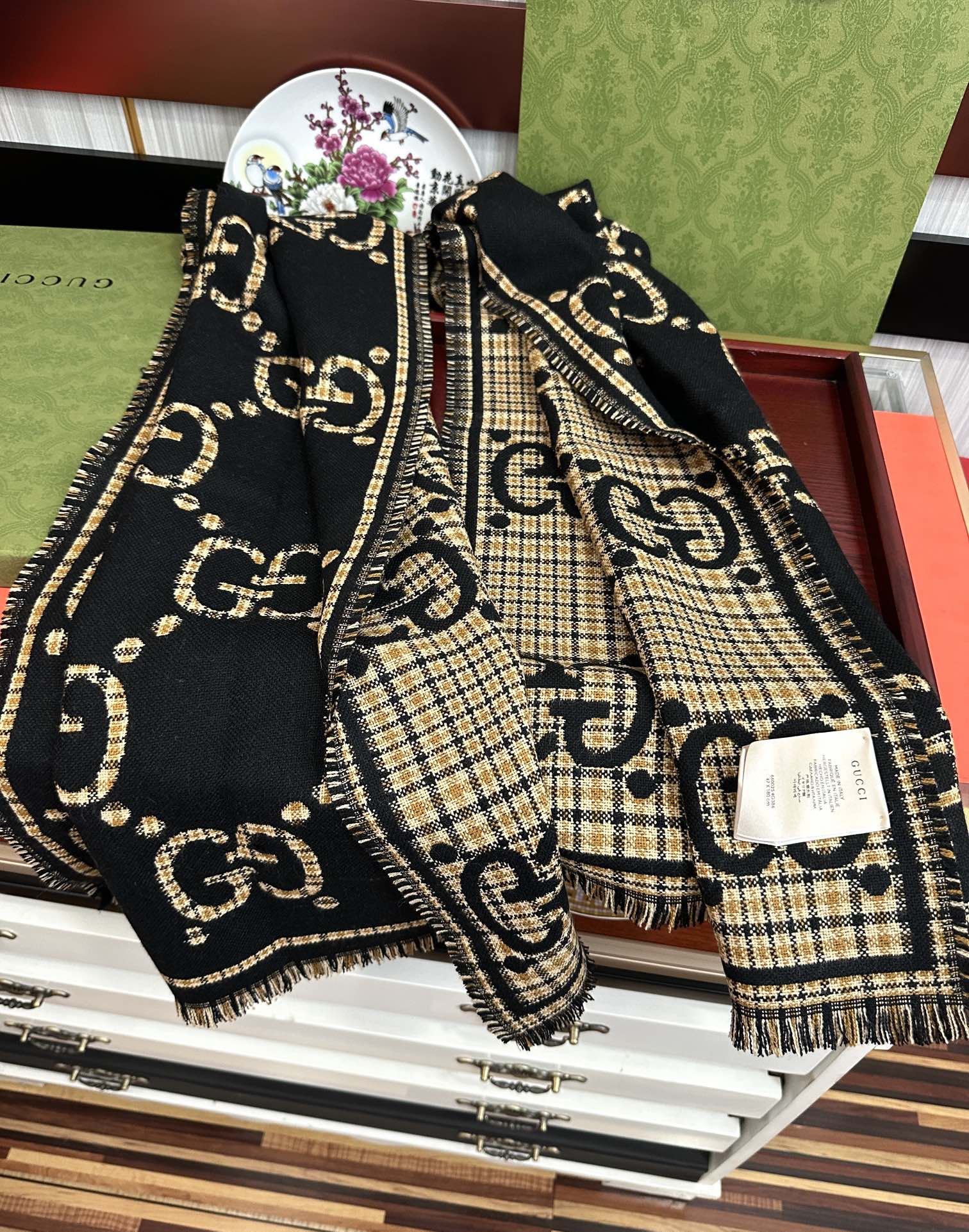 Gucci scarf
