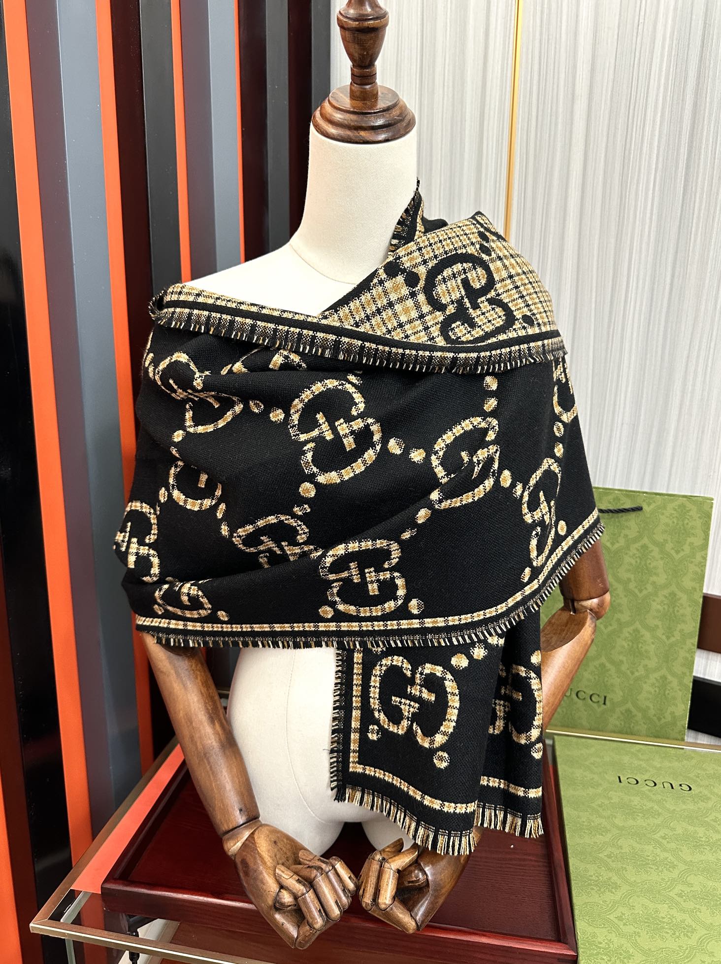 Gucci scarf