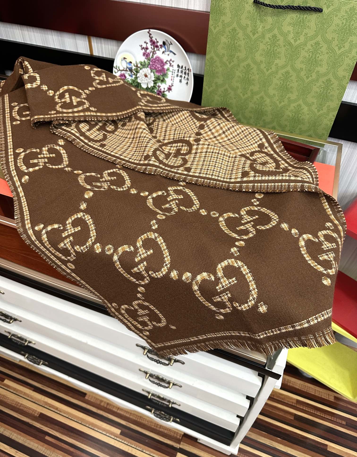 Gucci scarf