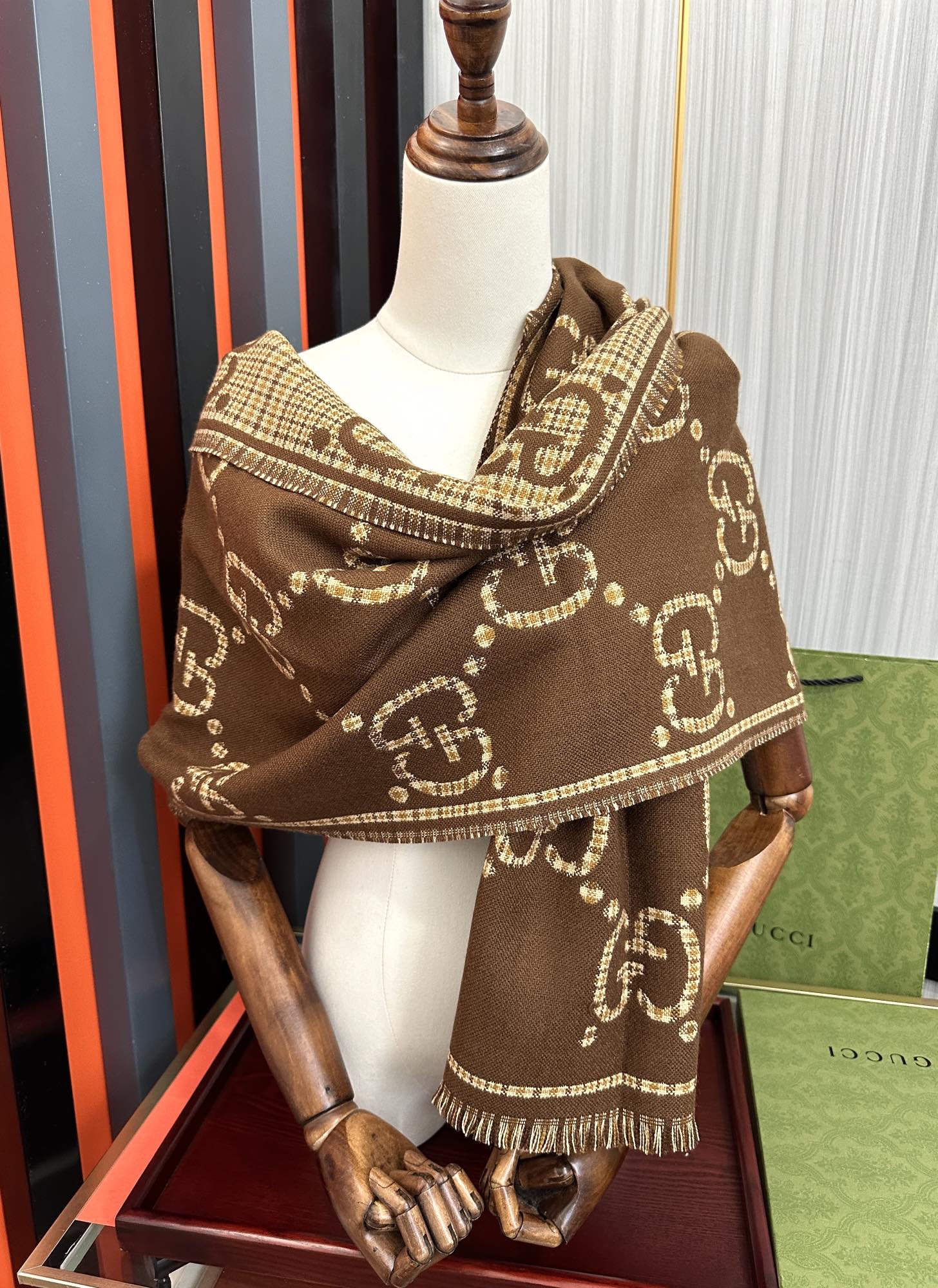 Gucci scarf