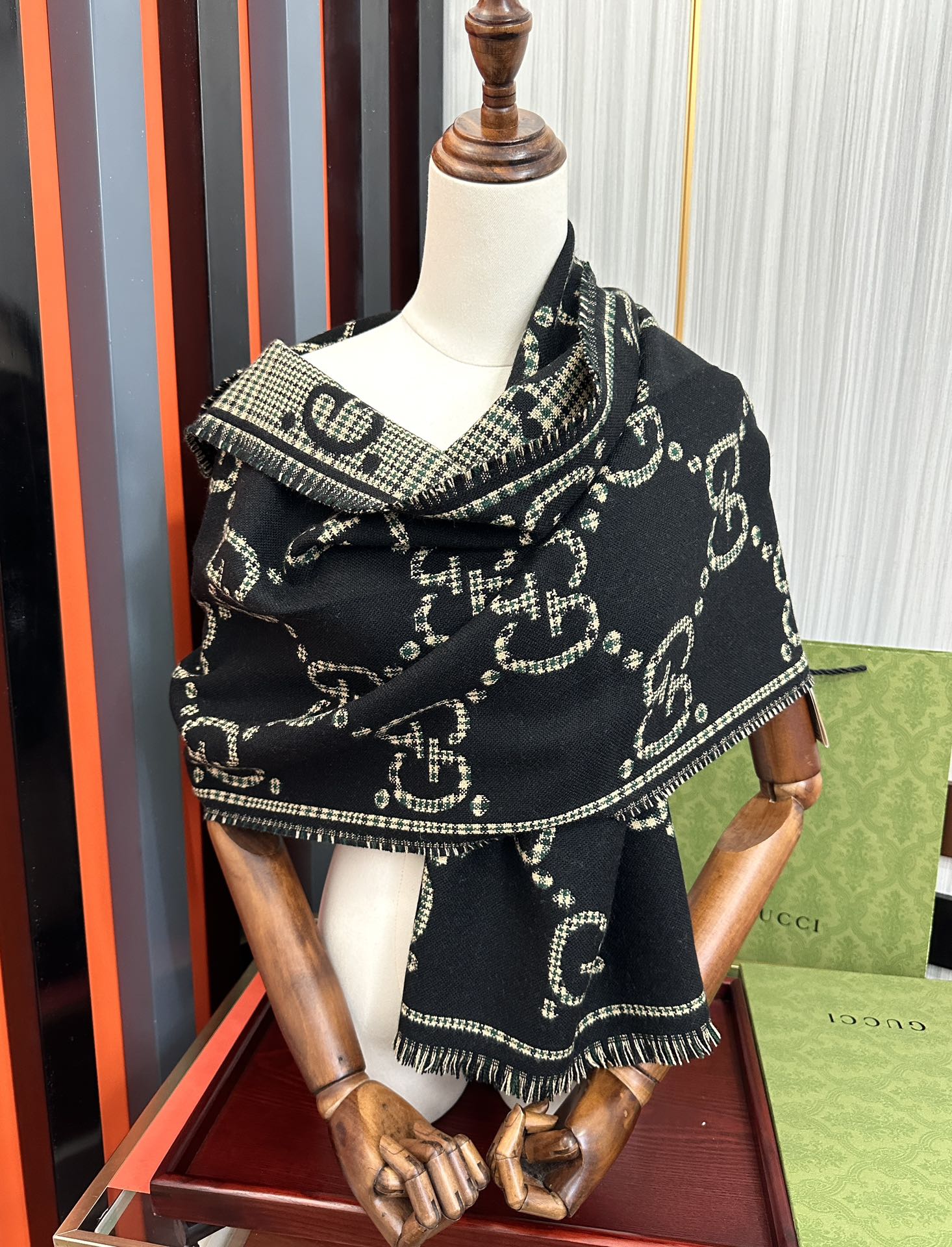 Gucci scarf