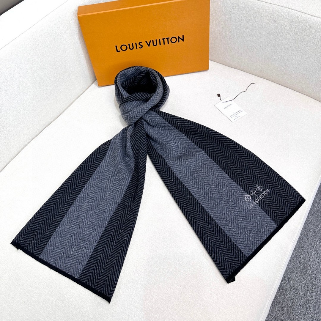 LV scarf