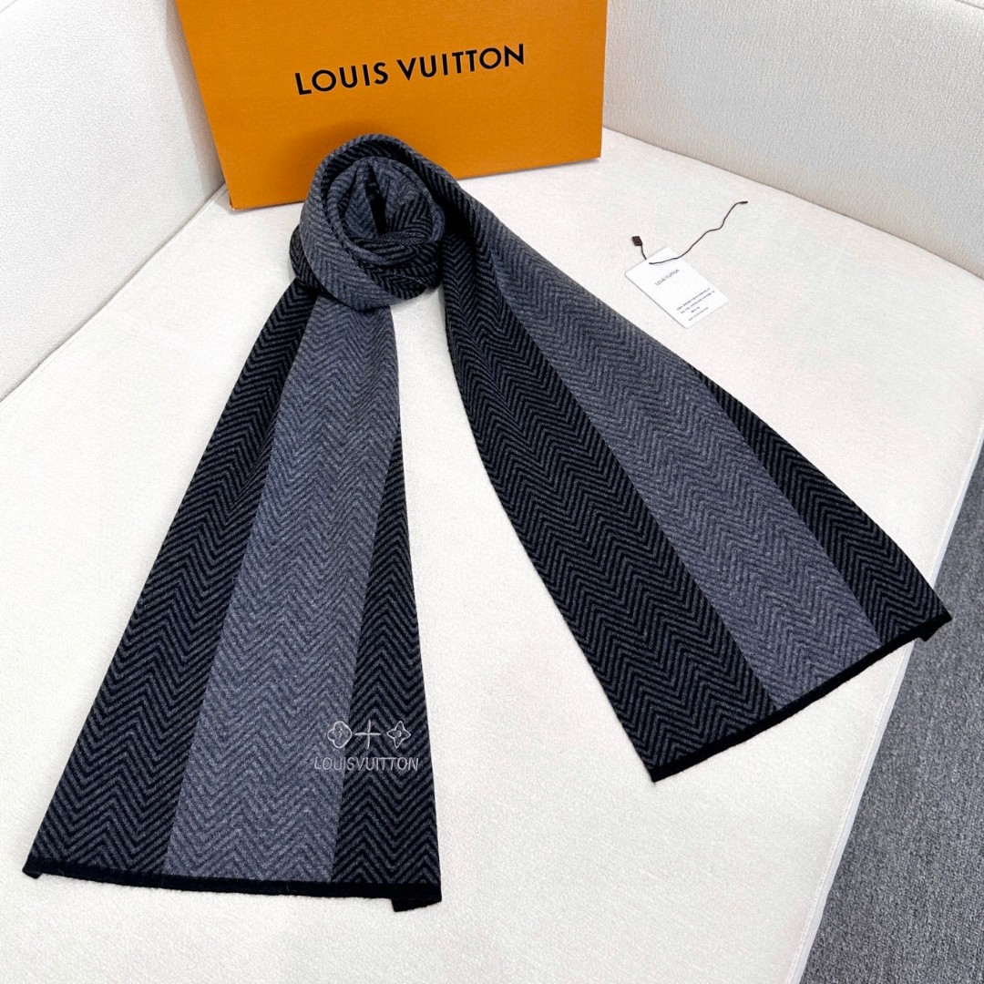 LV scarf
