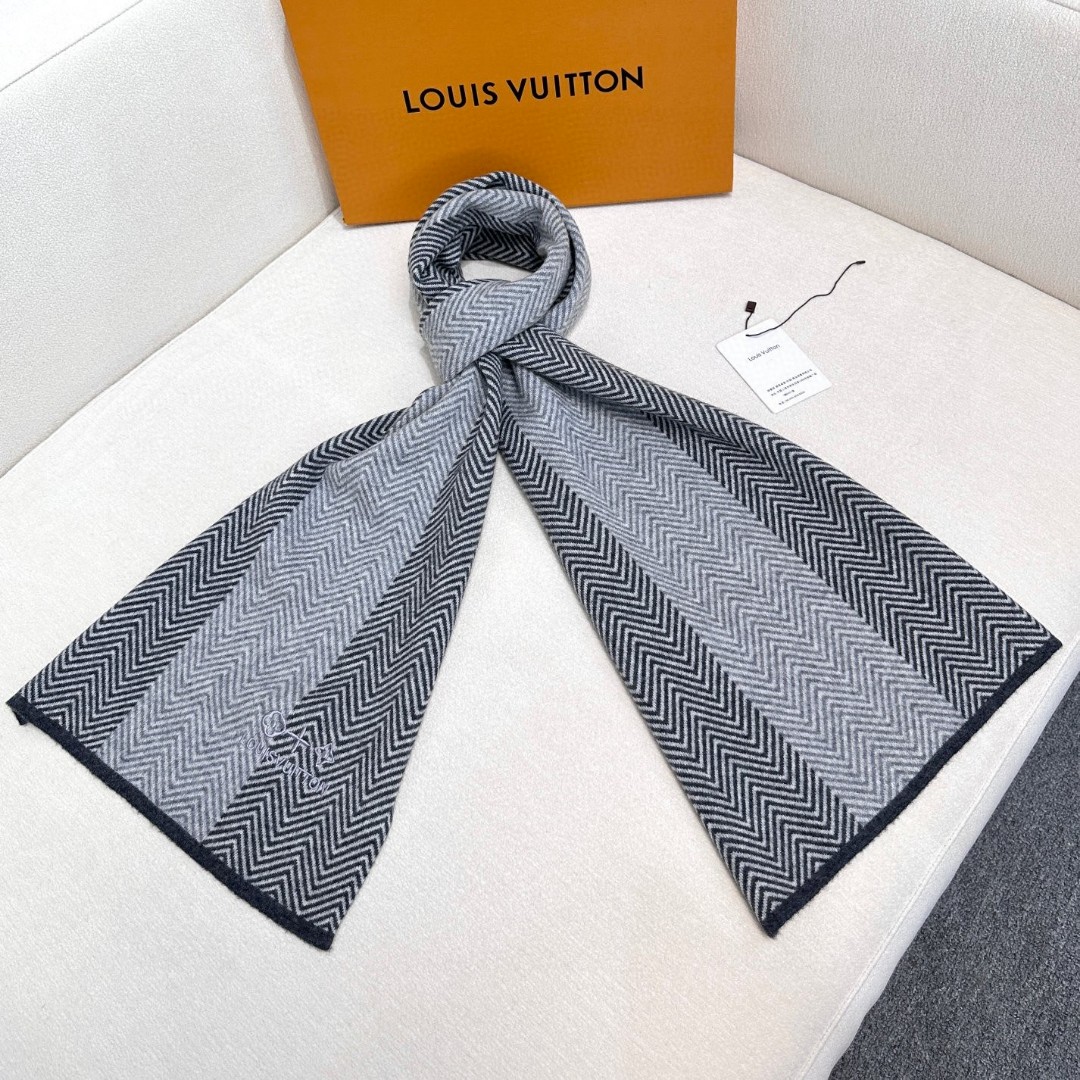 LV scarf