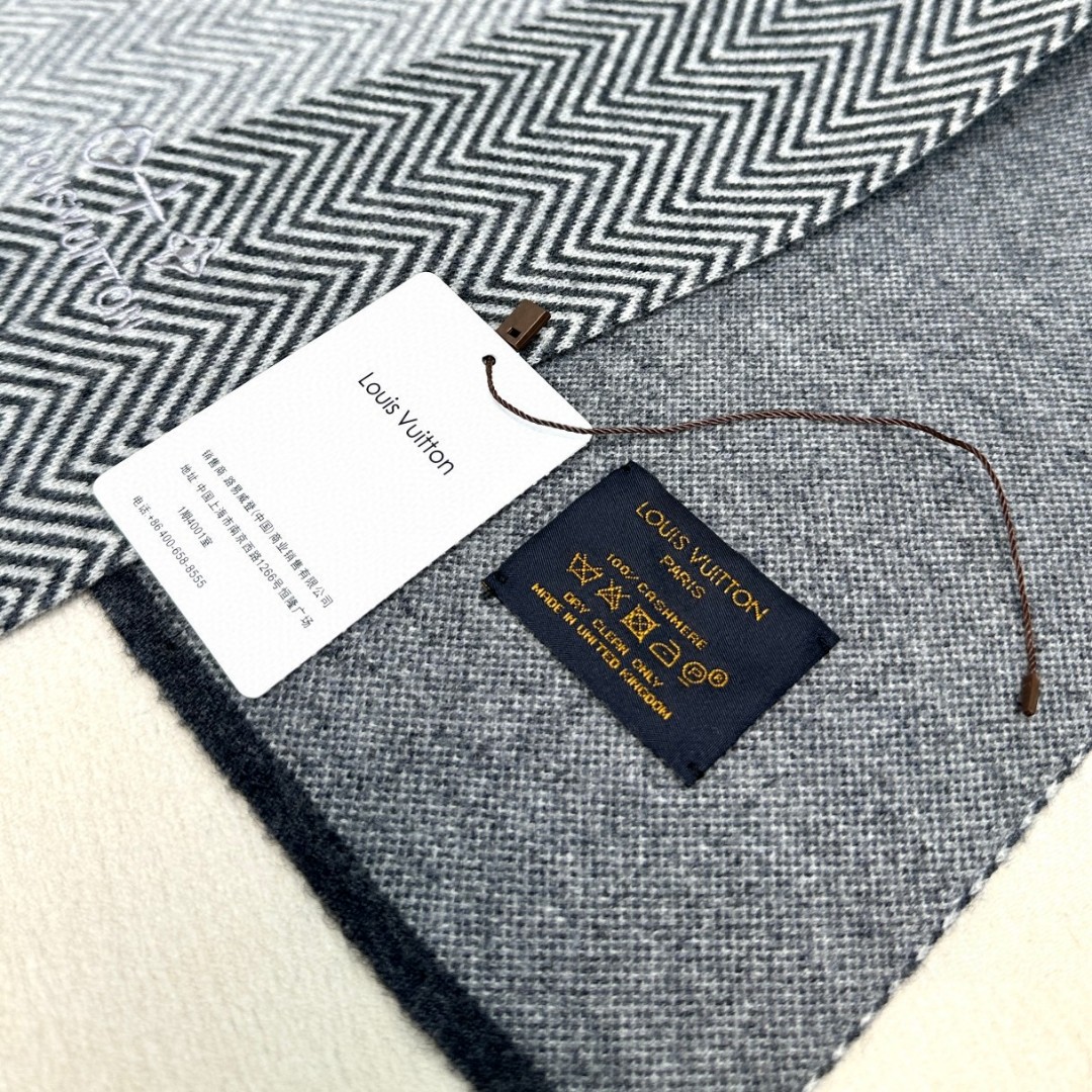 LV scarf