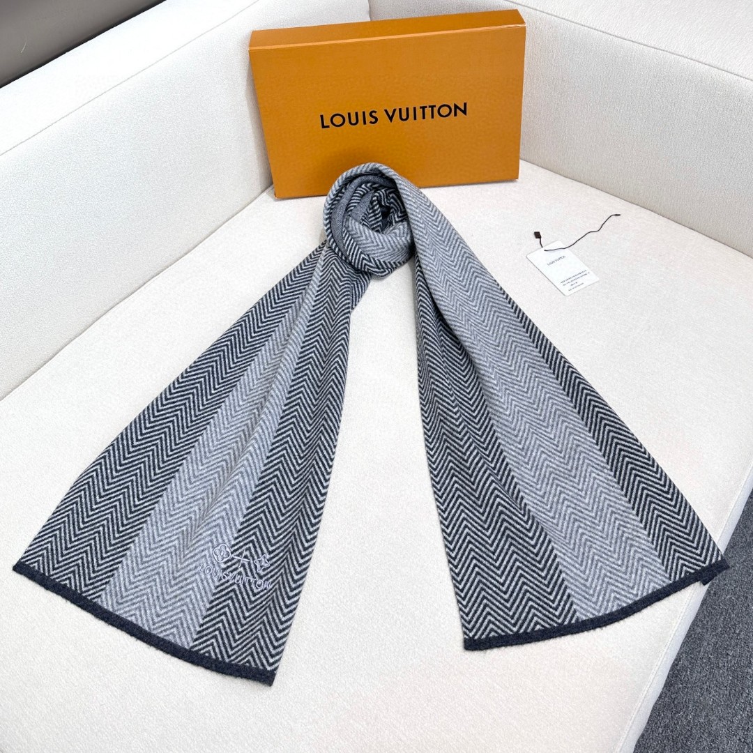 LV scarf