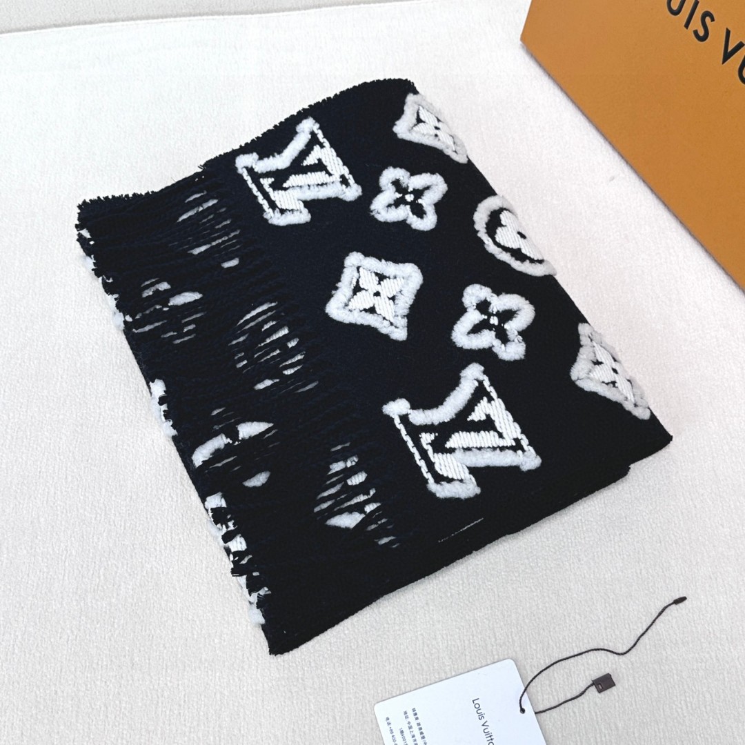 LV scarf