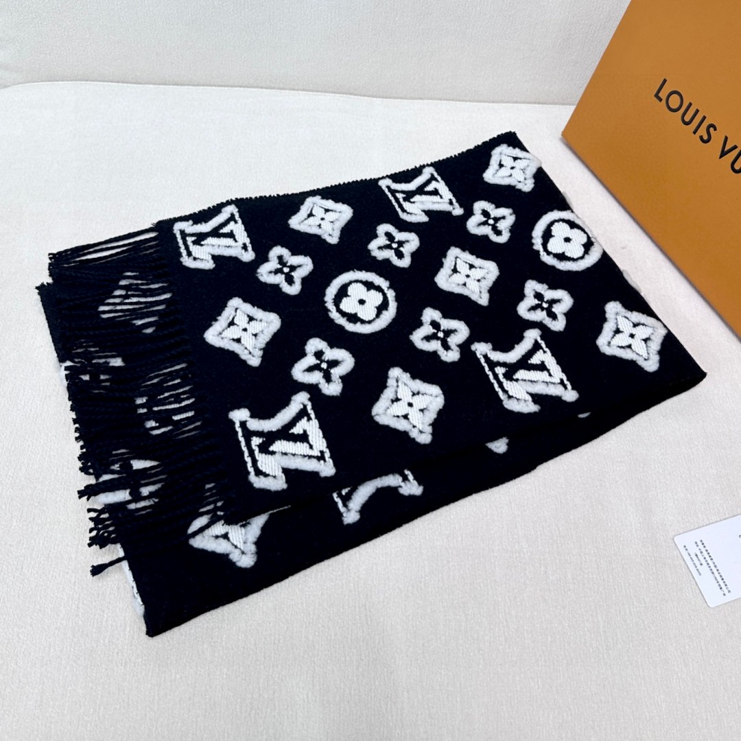 LV scarf