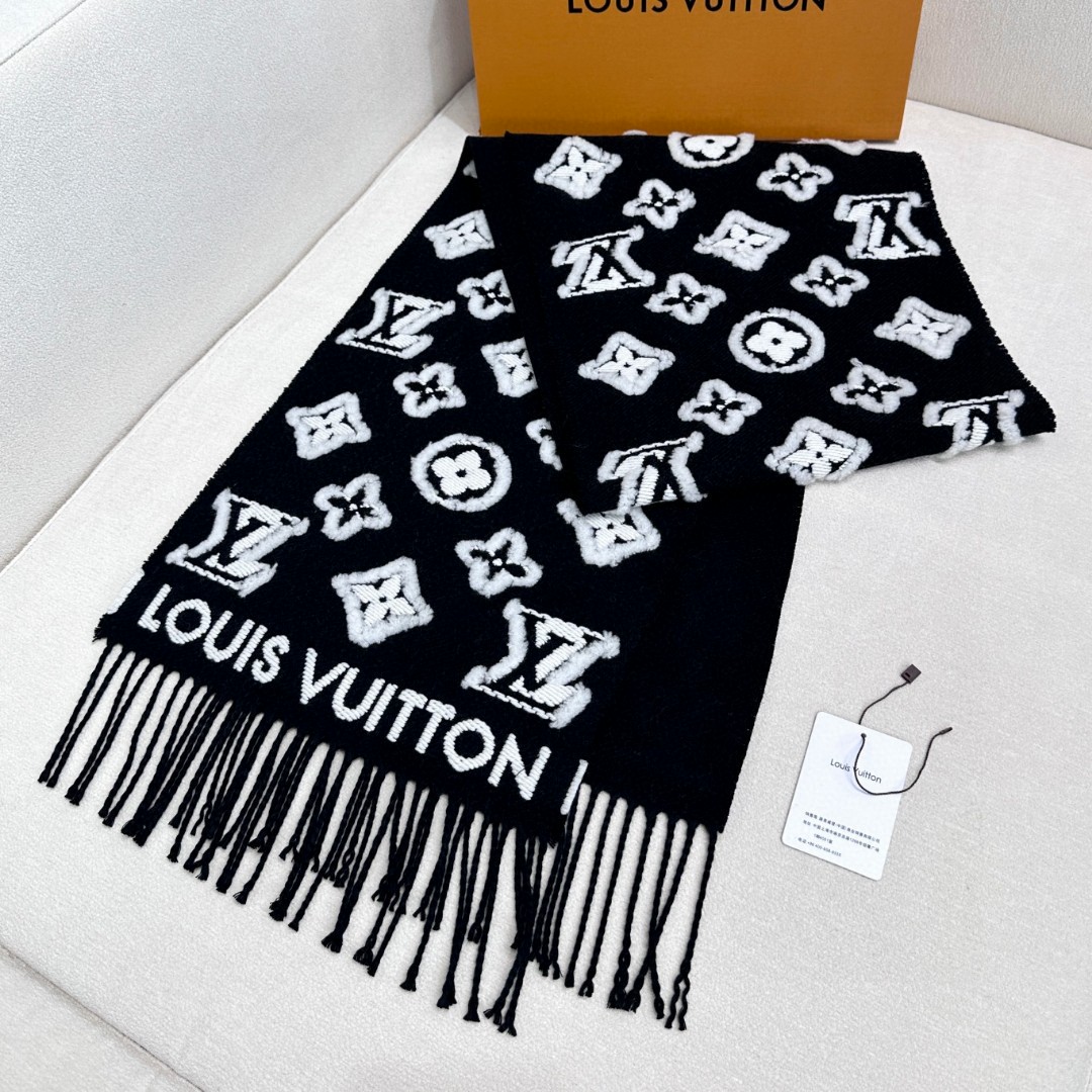 LV scarf