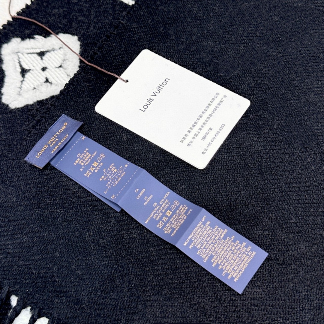 LV scarf