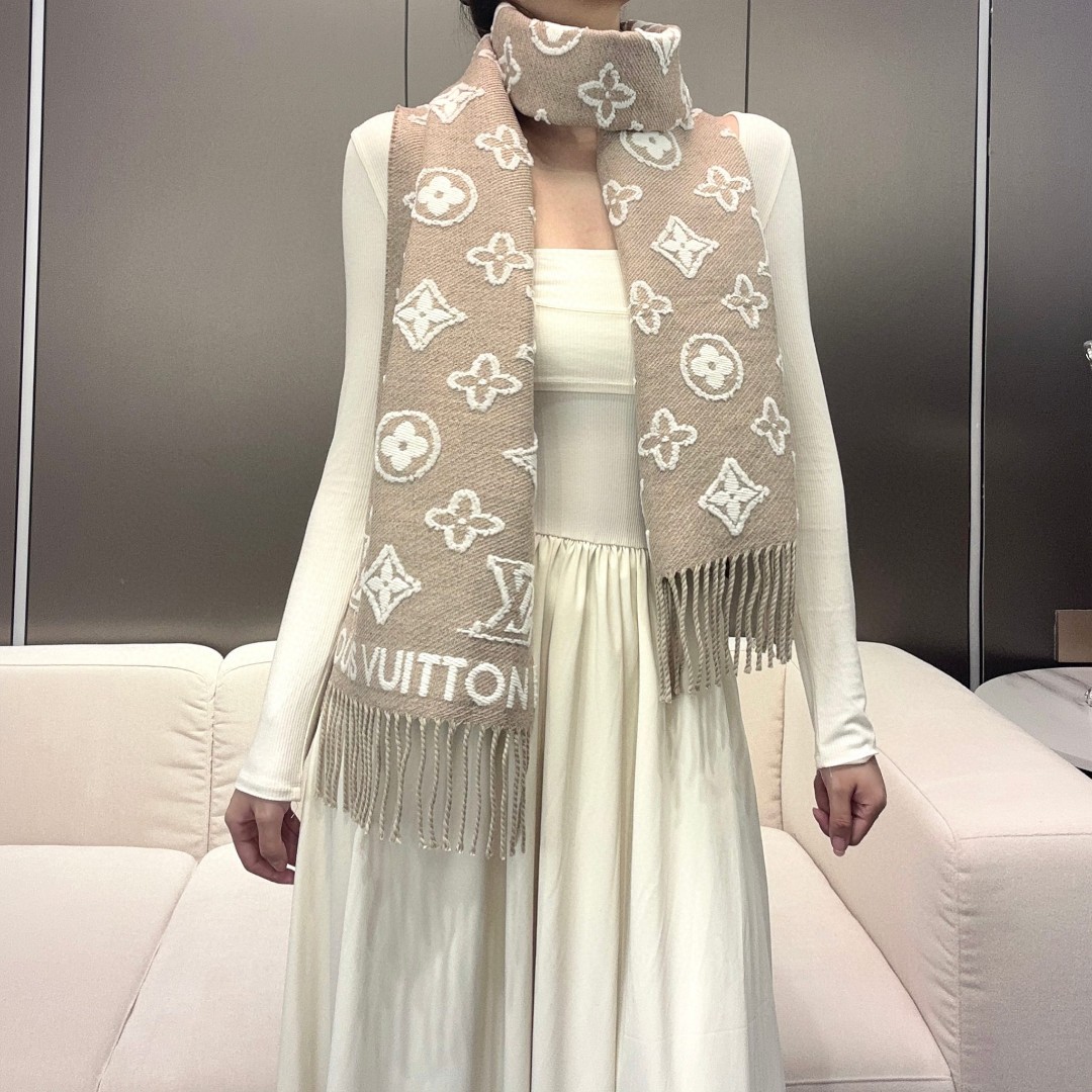 LV scarf