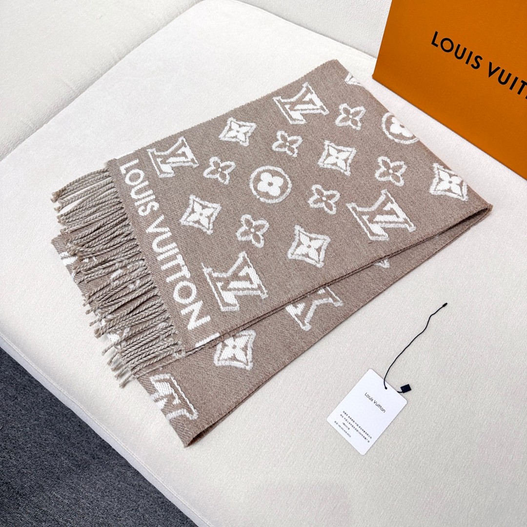 LV scarf