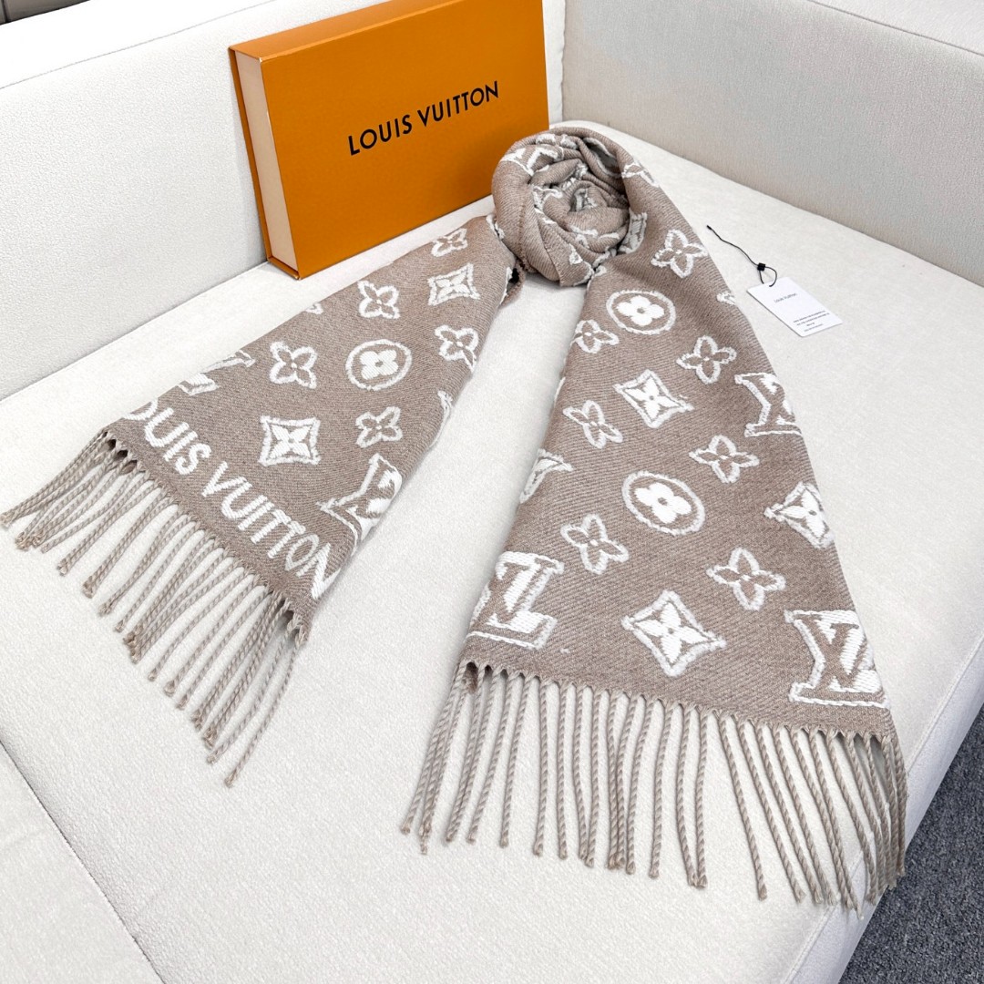 LV scarf