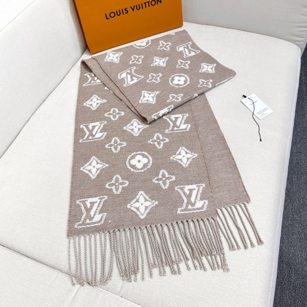 LV scarf