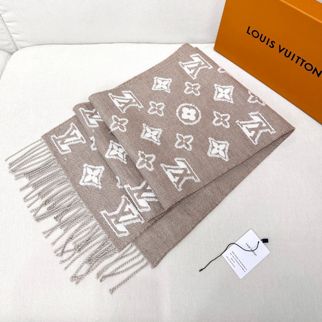 LV scarf
