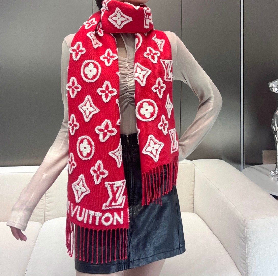 LV scarf