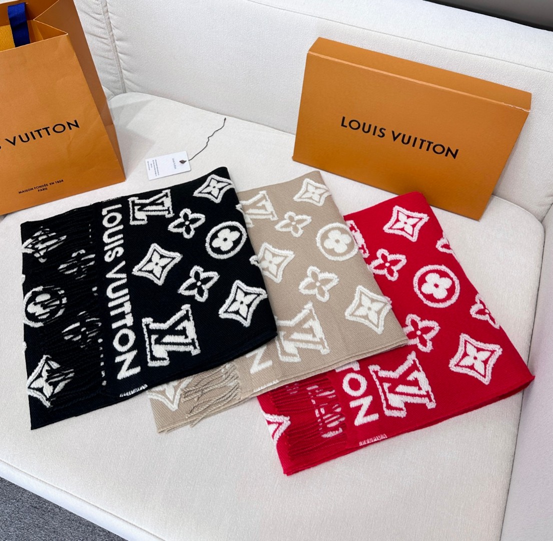 LV scarf