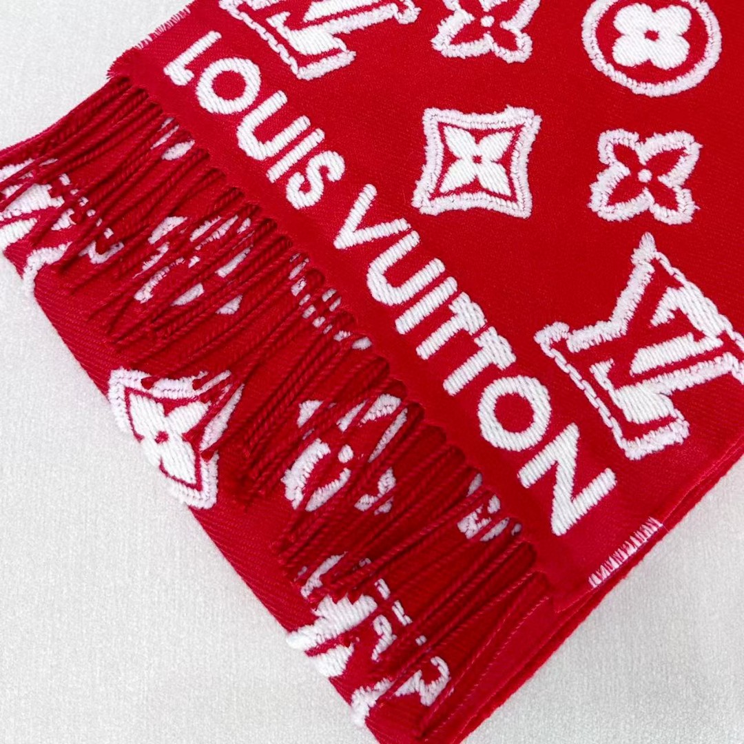 LV scarf