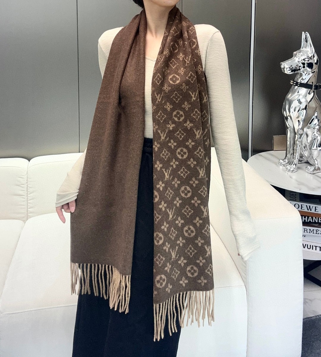 LV scarf