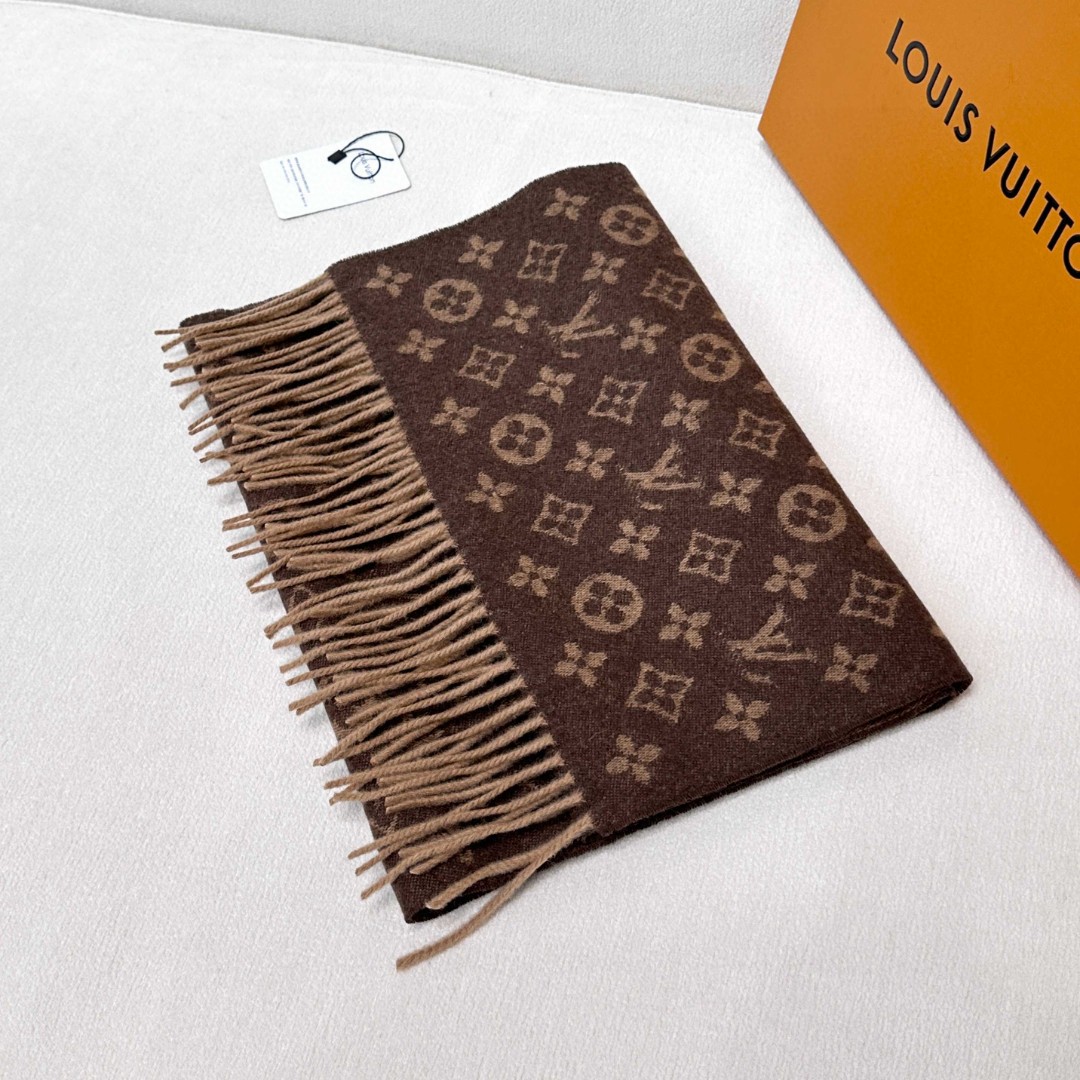 LV scarf