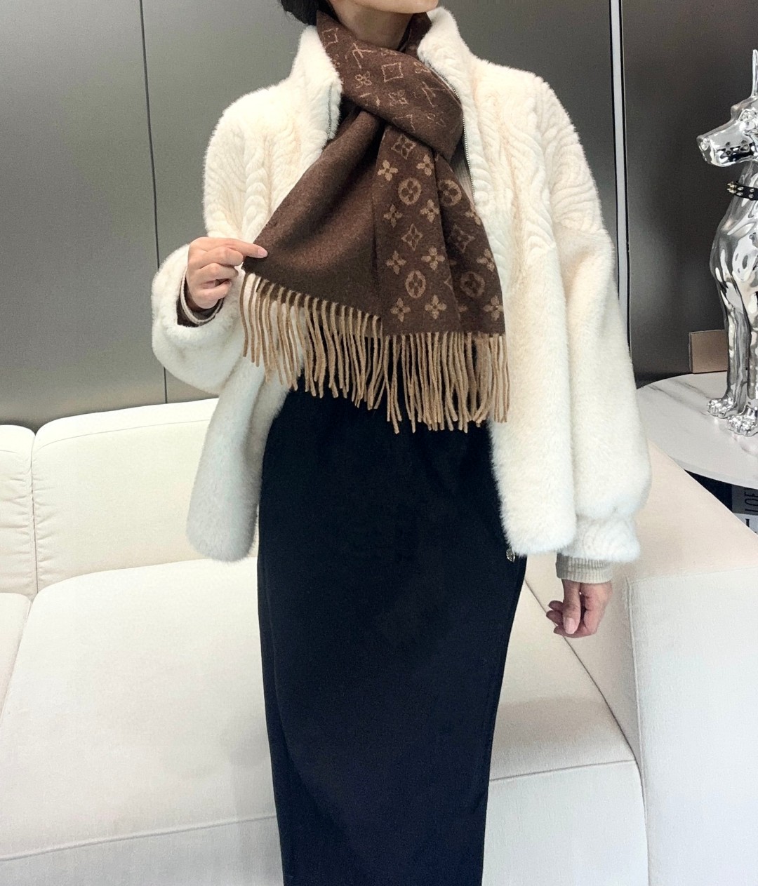 LV scarf
