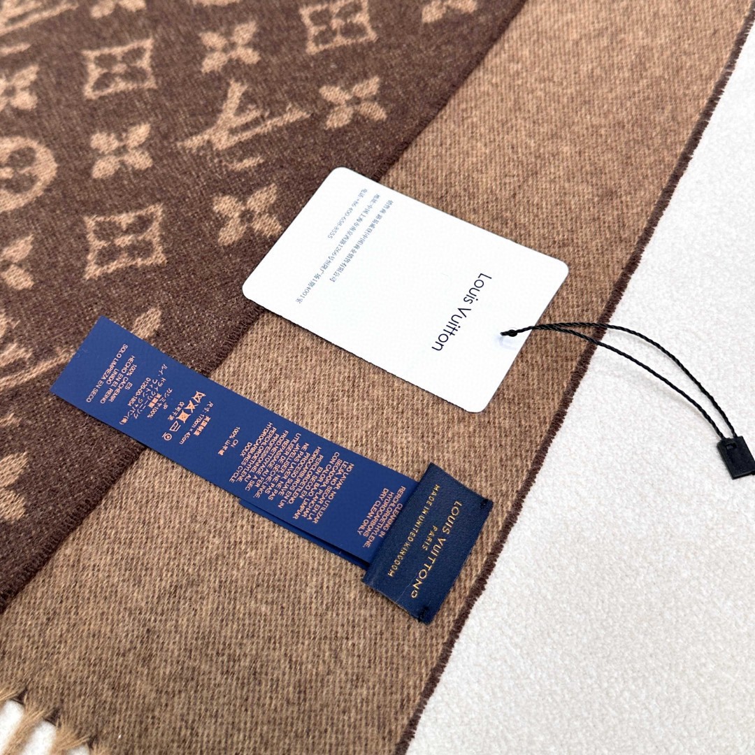 LV scarf