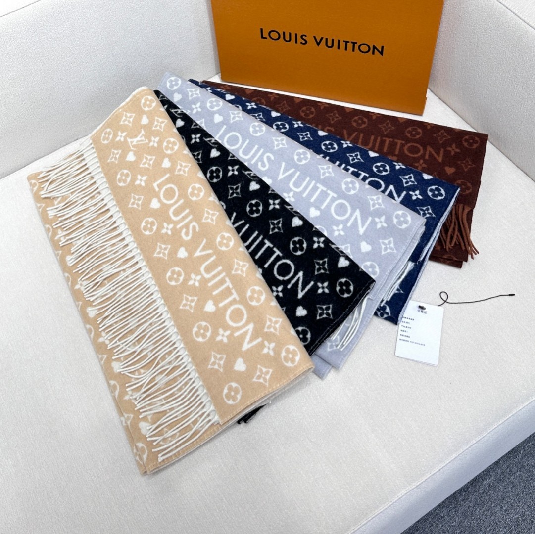 LV scarf