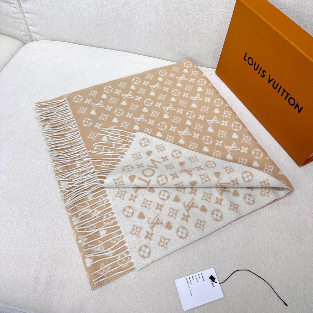 LV scarf