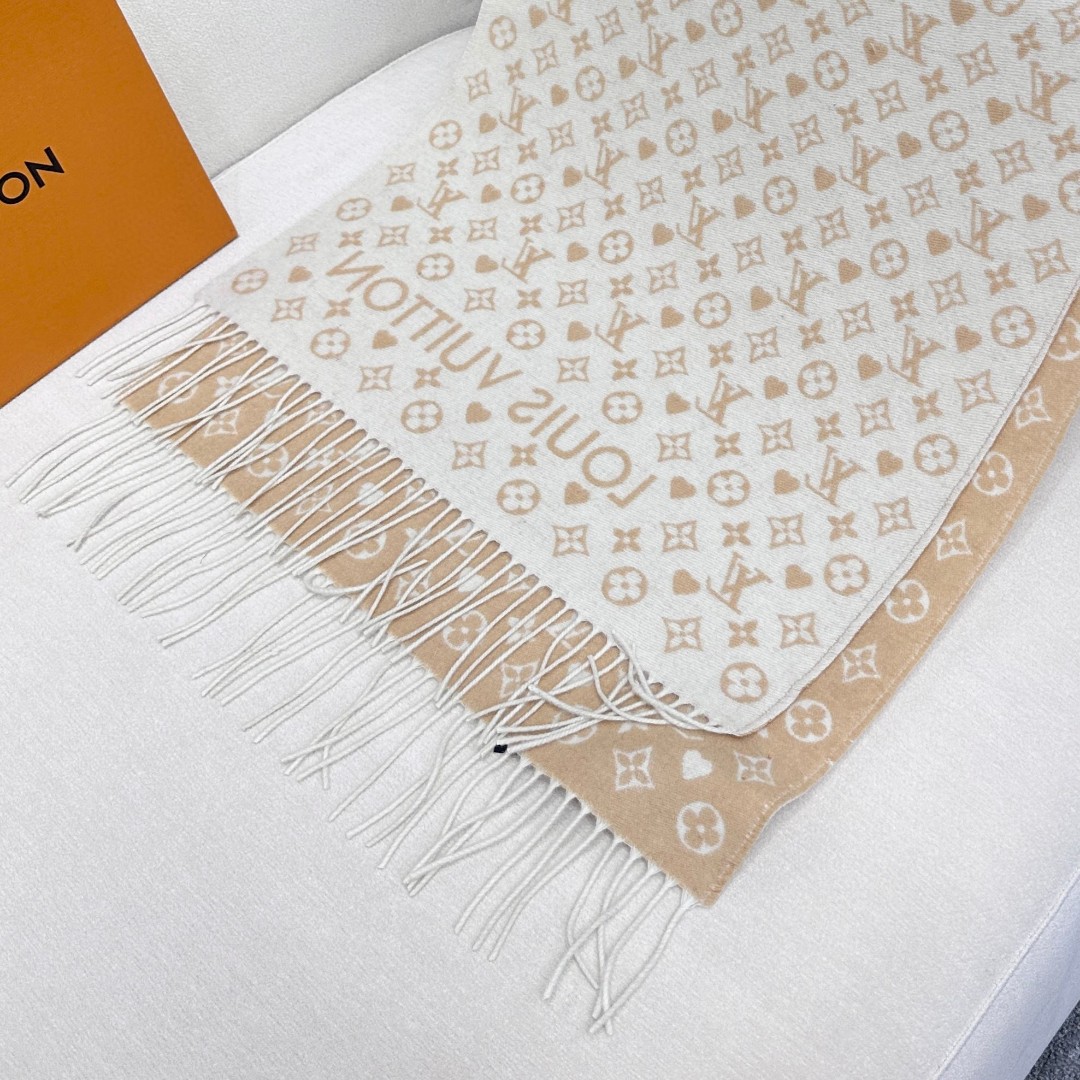 LV scarf