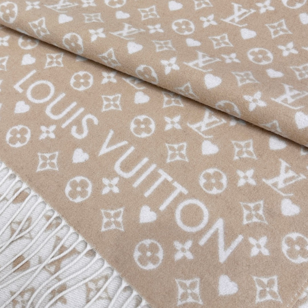 LV scarf
