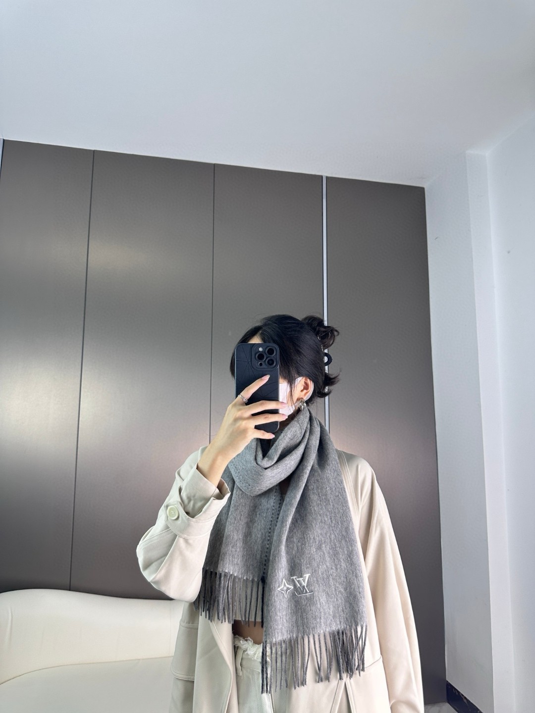 LV scarf