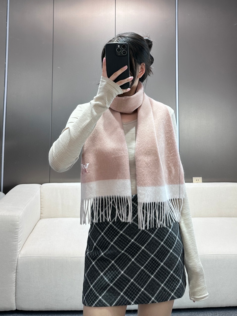 LV scarf