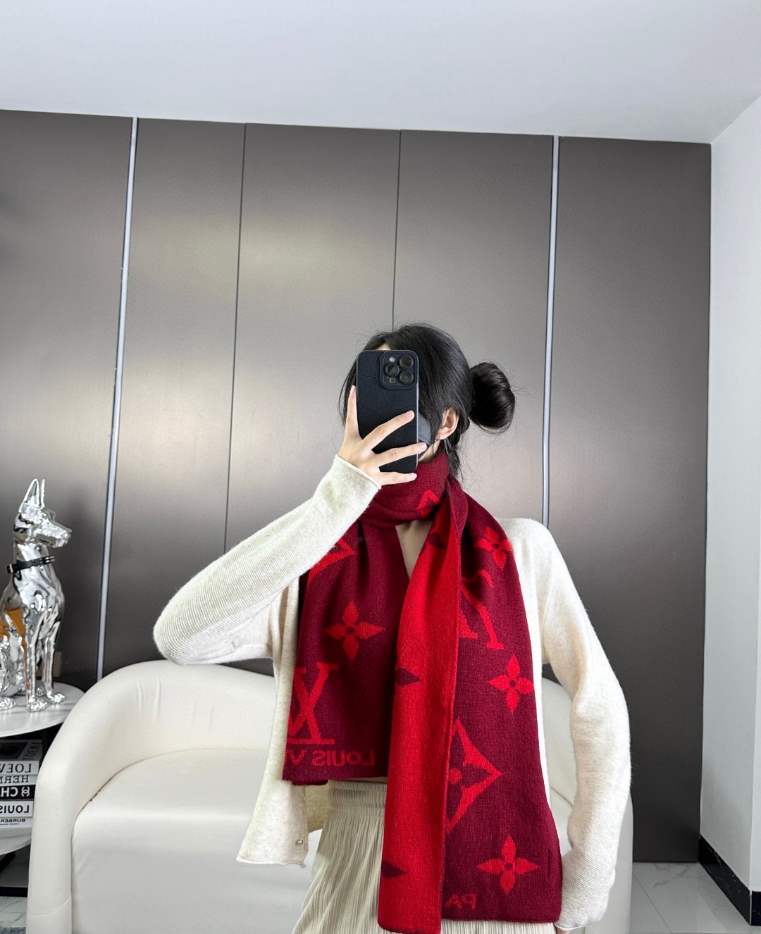 LV scarf