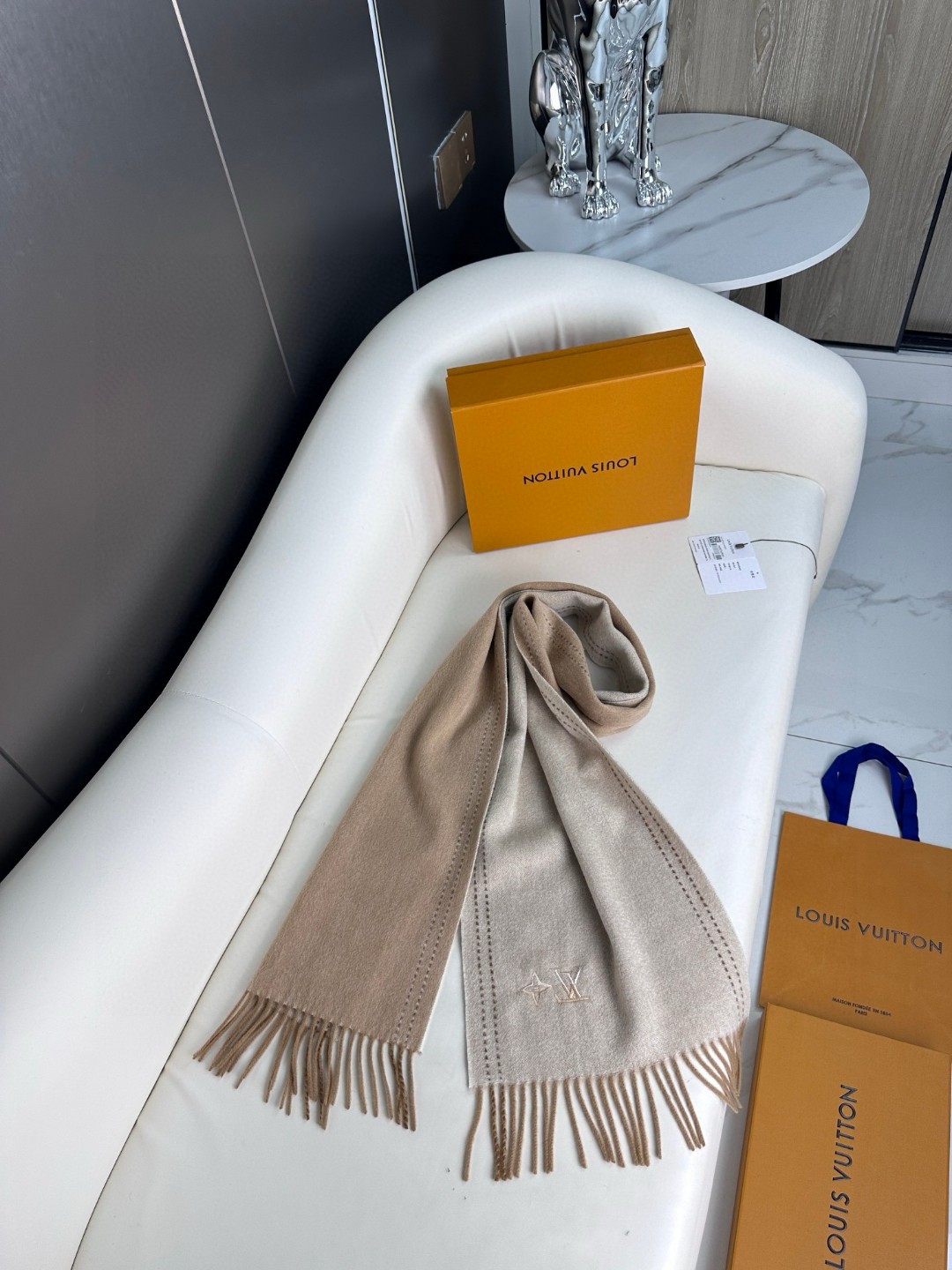 LV scarf