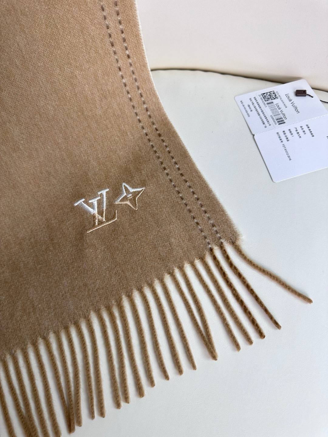LV scarf